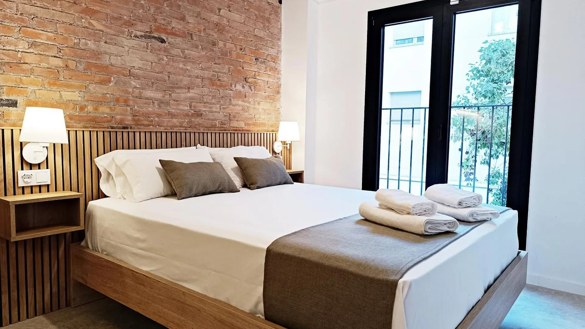 Ariqus Fira Apartments 略夫雷加特河畔奥斯皮塔莱特 公寓式酒店